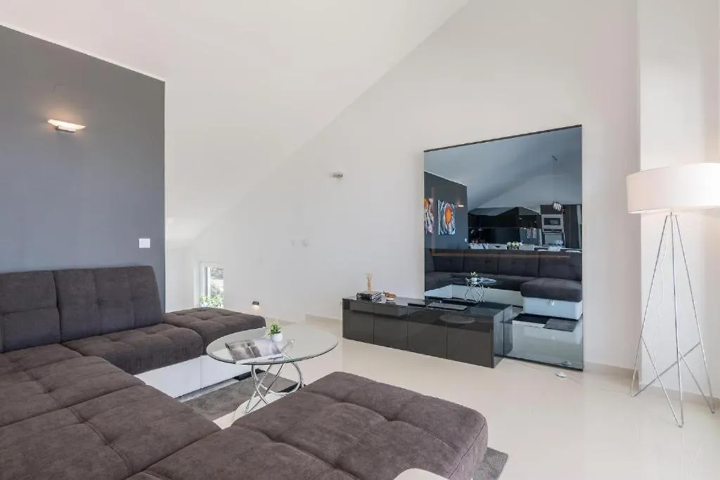 Luxury Mandre Penthouse Apartment 0*,